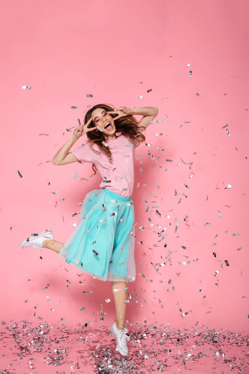 Full,Length,Photo,Of,Pretty,Young,Woman,Showing,Peace,Gesture